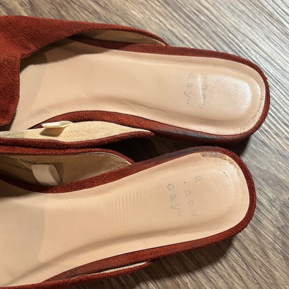 A New Day Elegant Rust Suede Women's Mules 6 burnt orange - Picture 3 of 6